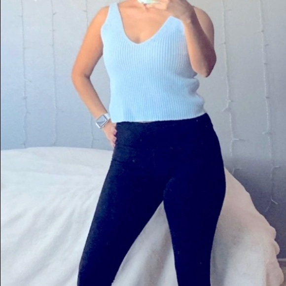 Pink Lily cropped sweater - Picture 2 of 3